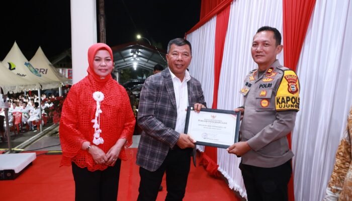 Sukses ki Tauwwa Amankan Nobar Piala Dunia 2026, Kapolsek Ujung Bulu Terima ki Penghargaan dari Bupati Bulukumba