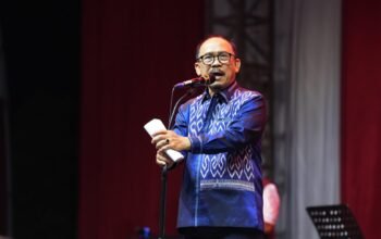 Prabowo Apresiasi Paskibraka Asal Sulbar, Gubernur Suhardi Duka Tegaskan ki Pentingnya Sekolah Rakyat