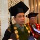 Momen Haru Wisuda UIM Makassar: Dari Amal Jariyah Orang Tua hingga Santunan Gempa NTT