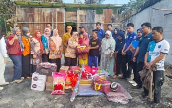 Kadis Sosial Bersama Tim AIA Turun ki Serahkan Bantuan Korban Kebakaran di Desa Sangkala, Kajang