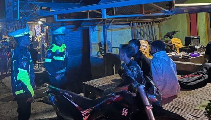 Jaga Malam Tetap Kondusif, Ditlantas Polda Sulbar Gencarkan ki Patroli dan Edukasi Keselamatan