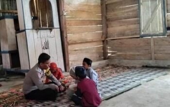 Kisah Bripka Nur Alam, Anggota Polri yang Rela ki Terjang Jalan Rusak Demi Mengajar Ngaji