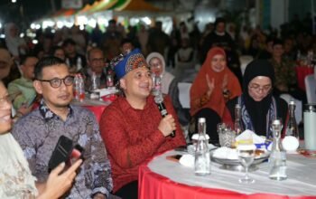Hebat ki, Munafri-Melinda Nikmati Pentas Anak-Anak Warga di Pesta Rakyat Kecamatan Wajo