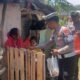 Berburu Berkah Jumat: Ditlantas Polda Sulbar Tebar Senyum, Ringankan ki Beban Lewat Berbagi Makanan dan Minuman