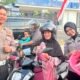 Pengendara Tertib Dapat ki Hadiah Cabe Segar Hasil Panen Ditlantas Polda Sulbar