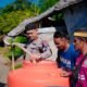 Polantas PJR Polda Sulbar Salurkan ki Air Bersih ke Desa Saloleyang, Bantuan Nyata di Tengah Musim Kemarau
