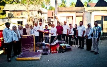Dinsos Salurkan ki Bantuan Kepada Korban Kebakaran di Bontotiro