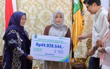 Gerak Cepat Bupati Sinjai, Ahli Waris Korban Kecelakaan Kerja di Morowali Terima Santunan BPJS Ketenagakerjaan