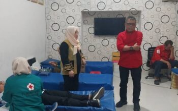 Sekretaris PMI Kota Makassar Hadiri ki Giat Rutin Donor Darah Bawaslu Sulsel 
