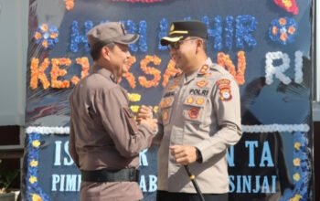 Kejutan di Hari Lahir Kejaksaan ke-81, Kapolres Sinjai Boyong PJU Bawa Tumpeng ke Kejari