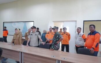 Sekda Sulawesi Barat Kunjungi Command Center Pusdalops BPBD Sulbar, Perkuat ki Kesiapsiagaan Penanganan Bencana