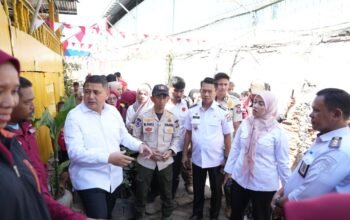 Tawwa, Lihat Warga Antre Air Bersih di Tengah, Appi Turun Langsun Susuri Lorong Pastikan Bantuan Tersalur