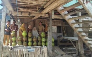 Kadis Sosial Turun ki Tauwwa Bagikan Bantuan UEP Kepada Penyandang Disabilitas dan Lansia di Dua Kecamatan 