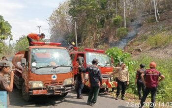 TRC BPBD Sulbar Bersama Damkar-TNI-Polri-Masyarakat Padamkan ki Kebakaran di Lingkungan Bulutakkang