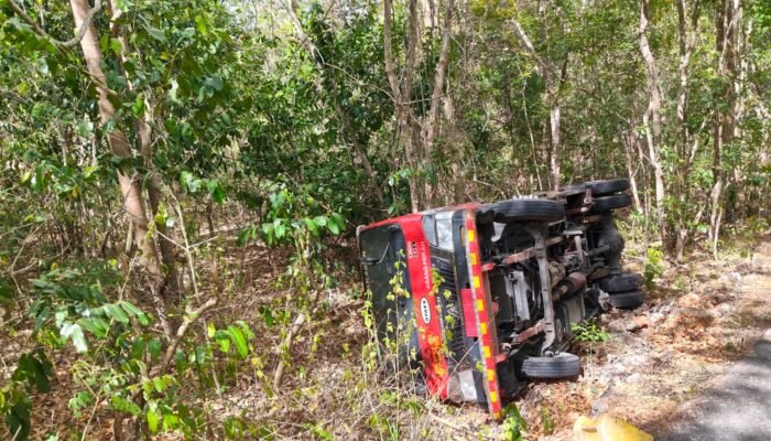Mobil Damkar Bontomatene Terbalik di Tanjakan Tajuia-Kayu Bauk, 1 Orang Meninggal Tertindis