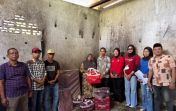 Gercep! Dinsos Sinjai Salurkan Bantuan Darurat untuk Korban Kebakaran di Desa Aska