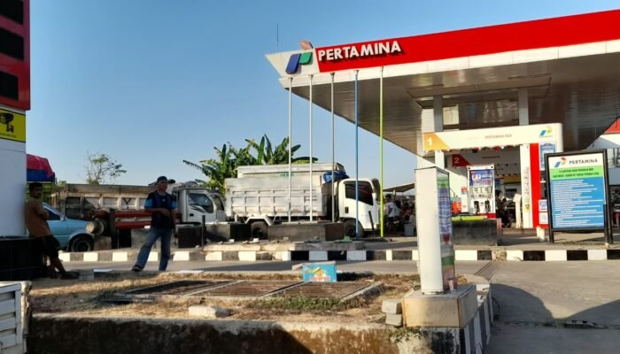 Kemarau Bergilir Padam, Antri Elpiji dan BBM.