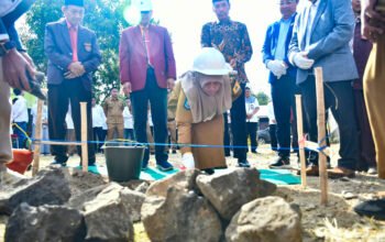 Tandai Era Baru Pendidikan Sinjai, Bupati Sinjai dan Wamen Diktisaintek Letakkan Batu Pertama Tauwwa Gedung 5 Lantai UMSi