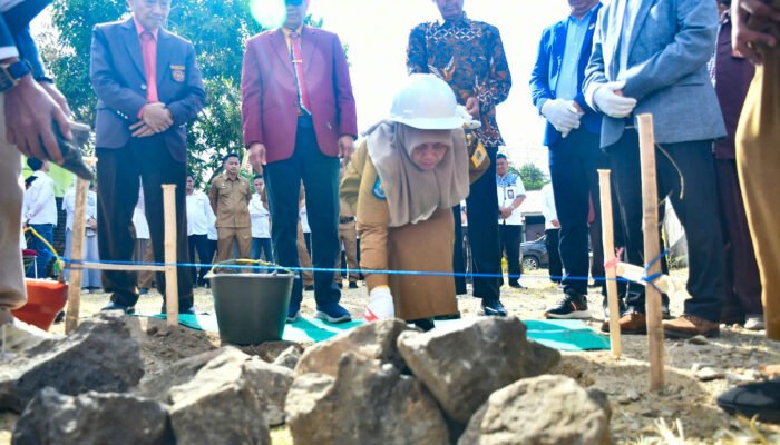 Tandai Era Baru Pendidikan Sinjai, Bupati Sinjai dan Wamen Diktisaintek Letakkan Batu Pertama Tauwwa Gedung 5 Lantai UMSi