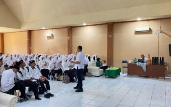 Cocok ki Tauwwa Sat Resnarkoba Polres Bulukumba Sosialisasikan Bahaya Narkotika di kalangan Mahasiswa.