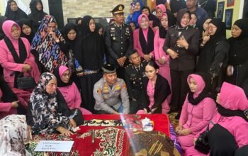 Kodong Polres Bulukumba Berduka ki , Satu Personel Meninggal Dunia, Kapolres Bersama Isteri Ikut ki Melayat