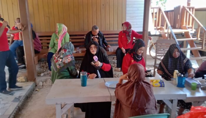Tauwwa Membina Keakraban Melalui Pertemuan Rutin Komunitas 86 di Kawasan Pantai Lemo Lemo
