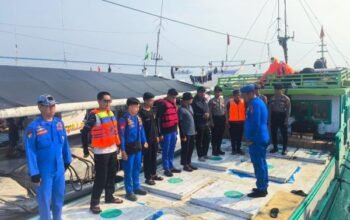Kapolda Sulbar Salurkan ki 30 Ton Air Bersih untuk Warga Pulau Ambo dan Papotongan