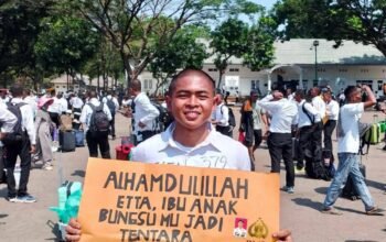 Haru! Anak Yatim Piatu dari Dusun Saukang Sinjai Tengah Lulus TNI AD, Tangis Pecah Peluk Keluarga