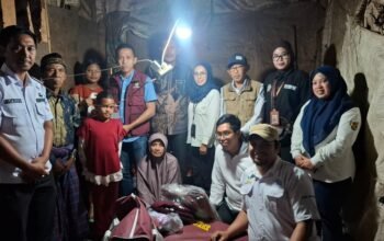 GERAK CEPAT! Kadis Sosial Sinjai Turun Langsung Temui Sahira di Gubuk Tanpa Listrik