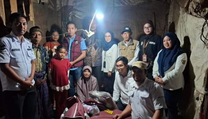 GERAK CEPAT! Kadis Sosial Sinjai Turun Langsung Temui Sahira di Gubuk Tanpa Listrik
