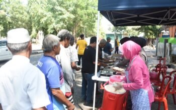 Tauwwa Polres Bulukumba Kembali Gelar Jumat Berkah dengan Berbagi Makanan Secara Gratis 