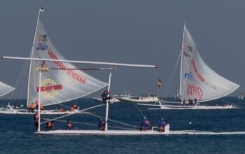 Etape Kedua Sandeq Silumba Dimulai, 80 Perahu Langsung ki Disambut Angin Kencang, 1 Terbalik