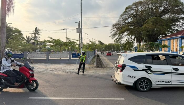 Jamin Keselamatan Pengendara, Ditlantas Polda Sulbar Intensifkan ki Pengaturan Lalu Lintas di Titik Padat Kendaraan