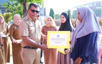 Bupati Andi Utta Serahkan ki Bantuan UEP Kepada Warga Bulukumba
