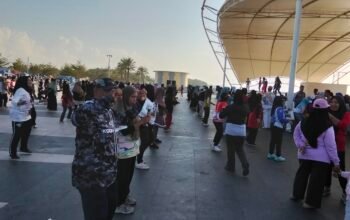 Tauwwa, Usai Senam Bersama Warga Manfaatkan Pemeriksaan Kesehatan Gratis di Pantai Merpati