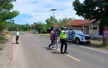 Di SMAN 2 Mamuju, Polantas Hadir Melayani dan Tanamkanki Kesadaran Keselamatan Berlalu Lintas Sejak Dini