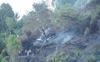 Kebun Warga di Bukit Kalubibing Terbakar, Polda Sulbar Gerak Cepat ki Padamkan Amukan Sijago Merah