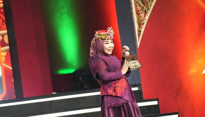 Ketua Dekranasda Kaltara Tampilkan Wastra Bulungan di Parade Kriyanusa 2026