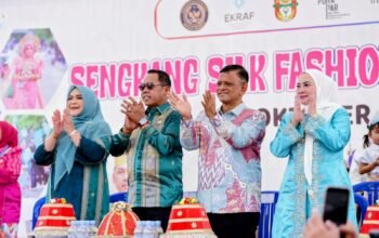 Bupati dan Wakil Bupati Wajo Hadiri Sengkang Silk Fashion Karnaval, Dorong Sutera Wajo Mendunia