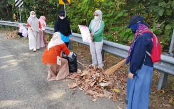 DLHK Sinjai Gelar Kerja Bakti Kolaboratif Bersama Pelajar, Bersihkan Kawasan Mangngottong hingga Bakae