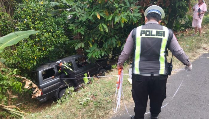 Kijang Pengantar Pengantin Terjun ke Jurang di Sinjai Tengah, Satu Anak Meninggal