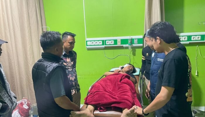Berani Tangkap Pengedar Sabu di Tokka, Briptu Ahmad Arham Luka Diserang Badik, Wakapolres Sinjai Jenguk ke RSUD