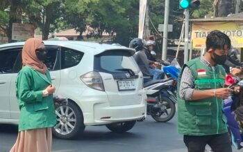 Tauwwa, Respon Cepat Asap Kabut Karhutla, Baznas Kota Makassar Bagikan Masker Gratis untuk Pengguna Jalan