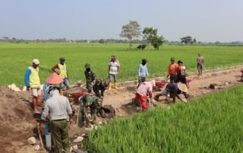 Wujudkan Desa Bebas Longsor, Satgas TMMD Ke-130 Kodim 1409/Gowa Kebut Pengerjaan Talud