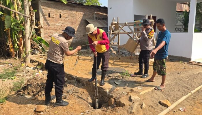 Satgas TMMD Ke-130 Buat Sumur Bor di Desa Kalebarembeng