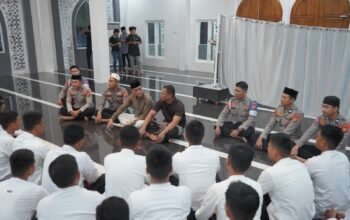Dari Masjid, Polisi Mendengar Suara Umat: Kabidpropam, Kabidkum dan PJU Polda Sulbar Bangun ki Kedekatan Lewat Subuh Keliling