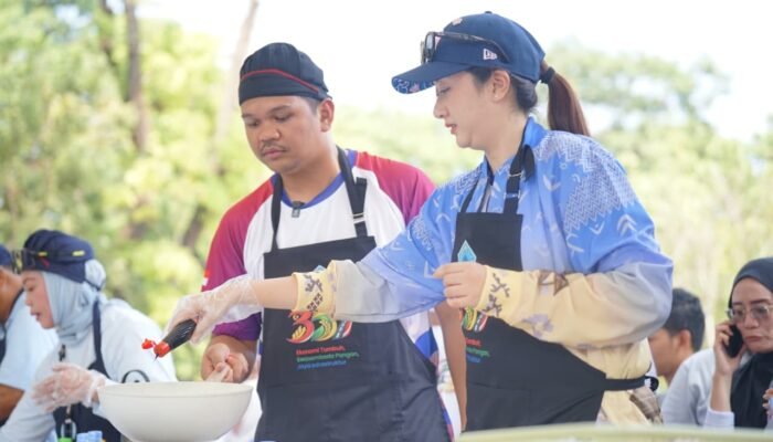 Lomba Masak HUT Sulsel, Bupati Bersama Ketua TP. PKK Bantaeng Sajikan Tauwwa Nasi Goreng Spesial