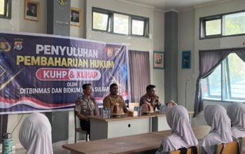 Edukasi ki Hukum Sejak Dini, Ditbinmas dan Bidkum Polda Sulbar Bedah KUHP-KUHAP di SMAN 2 Mamuju