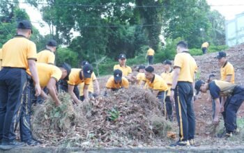 Wujud Cinta terhadap Alam, Polda Sulbar Gelar ki Green Policing di Perbukitan Desa Bambu untuk Antisipasi Longsor