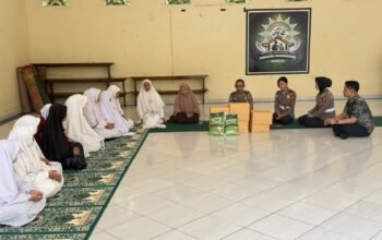 Jumat Berkah, Ditlantas Polda Sulbar Tebar ki Kebaikan di Panti Asuhan Putri Manakarra Muhammadiyah Mamuju